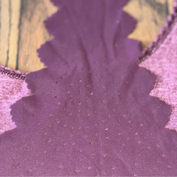 Lululemon Athletica Women’s 105 Singlet SE Lasercut Heathered BordeauxDrama Sz 6 - Picture 11 of 11